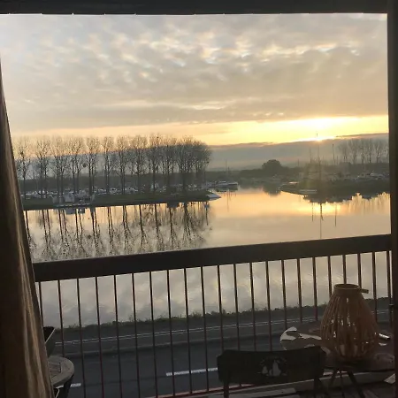 Appart 24 Avec Vue Port Apartment *